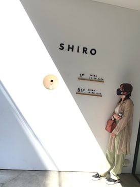 「GU（ジーユー）のアイテム（シャツ/ブラウス、ベージュ系）」を使った、江川英龍のフランスパンさん（レディース・159cm）の春コーディネート