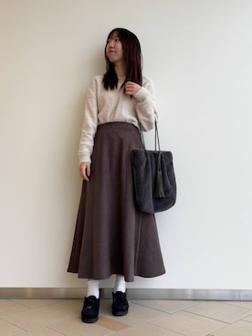 「RODE SKO（ロデスコ）のタッセル付フラッフィトートバッグ（トートバッグ）」を使った、くろみーさん（レディース・168cm）の冬コーディネート