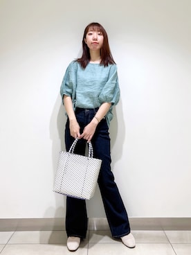 「URBAN RESEARCH DOORS（アーバンリサーチドアーズ）のフレアデニムパンツ（デニムパンツ）」を使った、くろみーさん（レディース・168cm）の春コーディネート