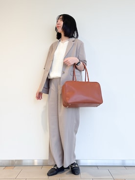「URBAN RESEARCH DOORS（アーバンリサーチドアーズ）の『UR TECH』完声/涼フロントタックEZパンツ（その他パンツ、ベージュ系）」を使った、くろみーさん（レディース・168cm）の春コーディネート