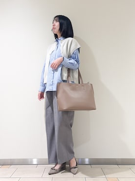 「ITEMS URBANRESEARCH（アイテムズ アーバンリサーチ）のレギュラーカラー刺シュウシャツ（シャツ/ブラウス、ブルー系）」を使った、くろみーさん（レディース・168cm）の春コーディネート