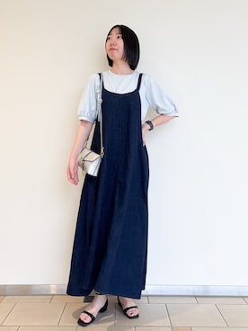 「ITEMS URBANRESEARCH（アイテムズ アーバンリサーチ）の綿麻デニムキャミワンピース（ワンピース、ブルー系）」を使った、くろみーさん（レディース・168cm）の夏コーディネート