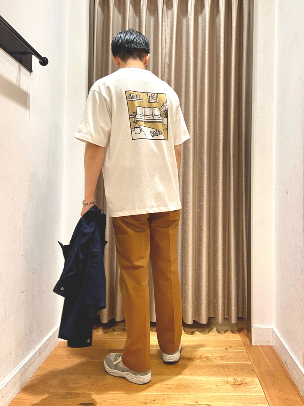 「カラーパンツ、スニーカーコーデ、FORK&SPOON、きれいめカジュアル、プリントT、シンプルコーデ、URBAN RESEARCH DOORS MENS、Moonstar、810S、秋トレンド2021」｜「URBAN RESEARCH DOORSのTsujino Kiyokazu×DOORS　プリントTシャツ（Tシャツ/カットソー、ホワイト系）」を使った、R.Tsujiyamaさん（メンズ・175cm）の夏コーディネートの1枚目の写真