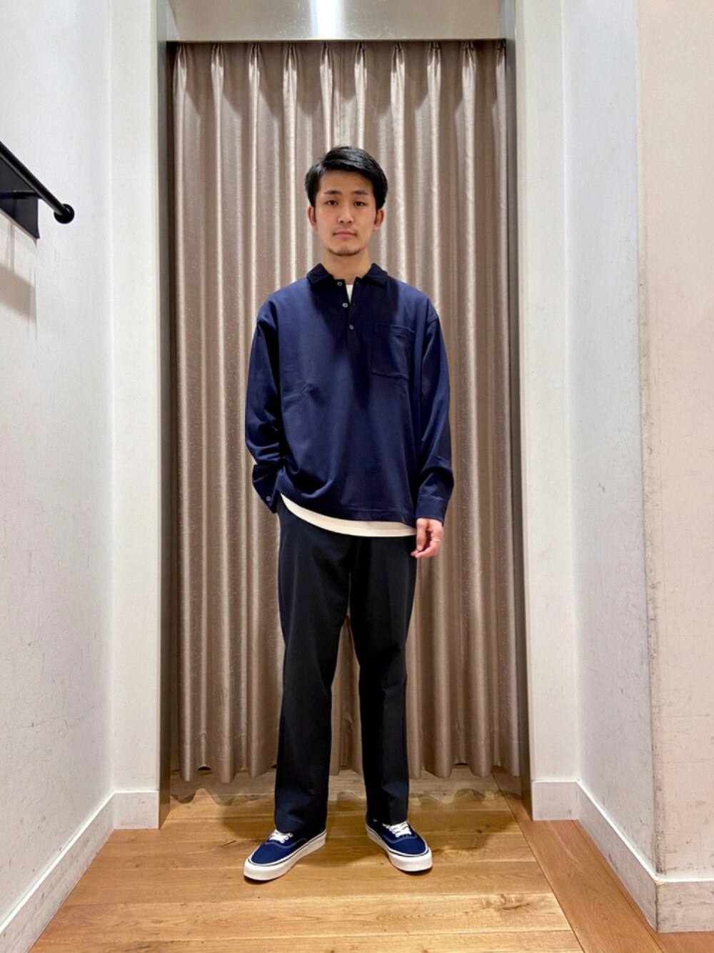 「VANS、シンプル、ネイビー、ロンT、スニーカーコーデ、キレイめ、ポロシャツ、ストリートコーデ、URBAN RESEARCH DOORS MENS、秋トレンド2021」｜「URBAN RESEARCH DOORSのJonas Claesson Back Print T-shirts（Tシャツ/カットソー、ホワイト系）」を使った、R.Tsujiyamaさん（メンズ・175cm）の夏コーディネートの1枚目の写真