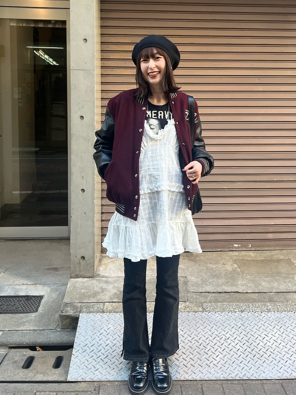 「冬コーデ、ホワイトコーデ、クリスマスに着たい服、マイベストコーデ2024、古着MIX、レイヤードスタイル、キャミワンピ、スタジャン、ローファー、ベレー帽、カジュアルガーリー、フレアパンツ、古着コーデ、甘辛mix、冬アウター」｜「ammy.の【 ammy. / エイミードット 】 切り替え フレア ミニ キャミワンピース（ワンピース、ホワイト系）」を使った、manaさん（レディース・166cm）の冬コーディネートの1枚目の写真
