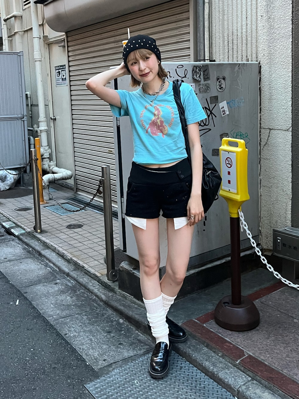 ローファーを使った「ルーズソックス」の人気ファッション