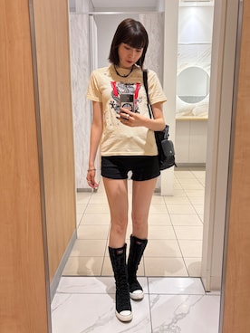 「yuue' ( wear )（ユーイ）のハイウエストストレッチマイクロショートデニムパンツ（デニムパンツ、ブラック系）」を使った、manaさん（レディース・166cm）の夏コーディネート
