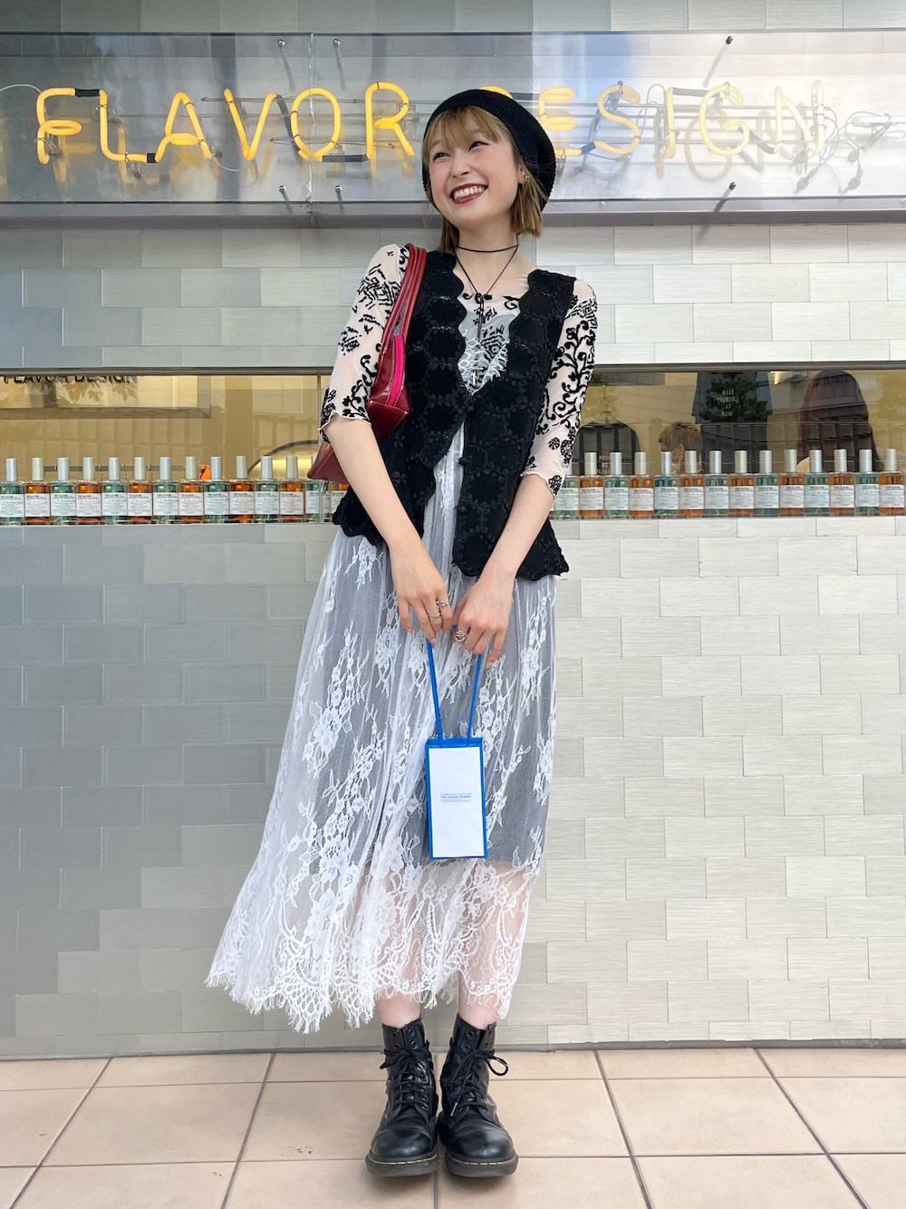 「シアートップス、夏コーデ、秋コーデ、ベレー帽、ベスト、レースワンピース、ブーツ、差し色コーデ、レトロ、古着MIX、モノトーン、古着、レイヤードスタイル、ブラックコーデ、ガーリー」｜「Dr. MartensのDr.Martens （ドクターマーチン） / 8ホールブーツ 1460 8EYE BOOT 11822006（ブーツ、ブラック系）」を使った、manaさん（骨格ナチュラル・レディース・166cm）の夏コーディネートの1枚目の写真