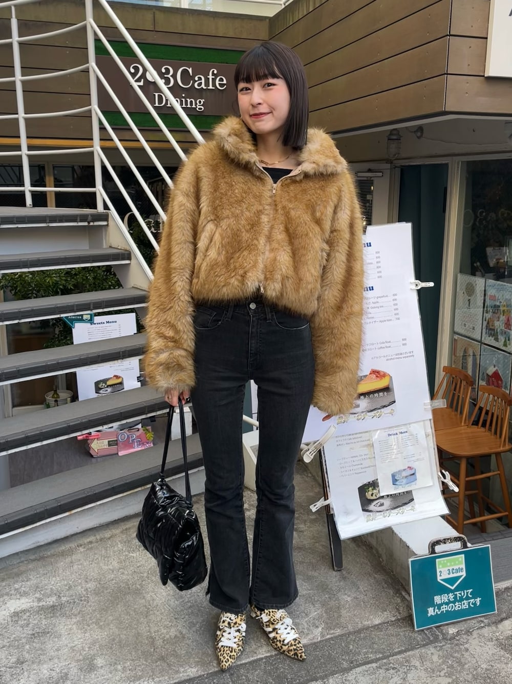 「真冬のあったかスタイル、ファージャケット、フレアパンツ、フレアデニム、ミュール、パンプス、レオパード、モード、冬コーデ、冬アウター、オトナカワイイ、スニーカーミュール、y2k」｜「Mili affinityのフェイクファーショート丈ダブルジップジャケット（ブルゾン、ブラウン系）」を使った、manaさん（骨格ナチュラル・レディース・166cm）の冬コーディネートの1枚目の写真