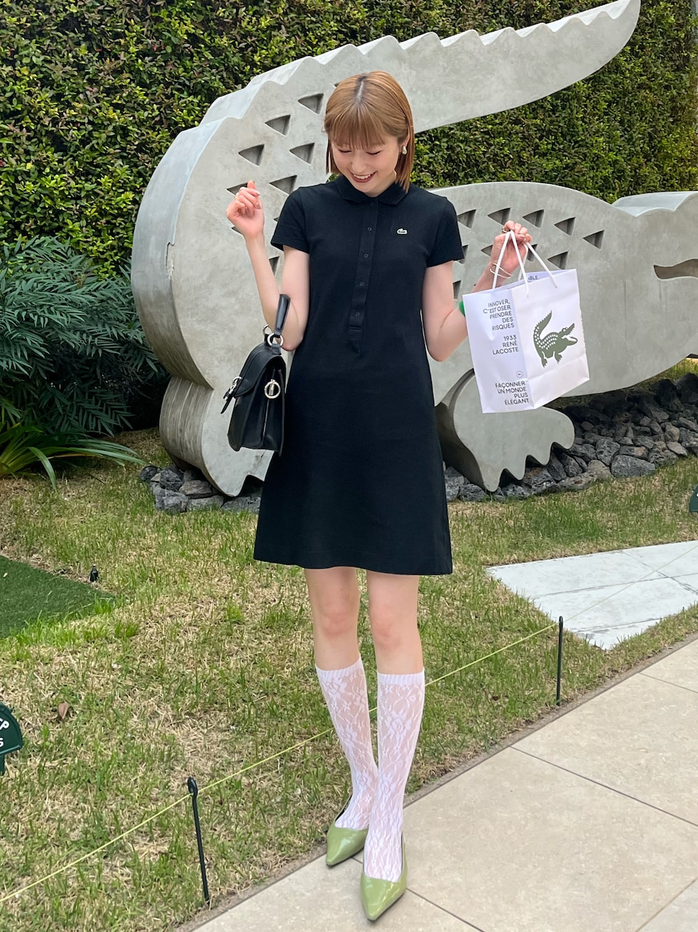 「ラコステ、ポロワンピ、ミニワンピ、夏コーデ、ワンピース、レースソックス、ミュール、キレイめ、韓国ファッション、差し色コーデ、LACOSTE、シンプルコーデ」｜「LACOSTEのアイテム（ワンピース/ドレス、ブラック系）」を使った、manaさん（骨格ナチュラル・レディース・166cm）の夏コーディネートの1枚目の写真