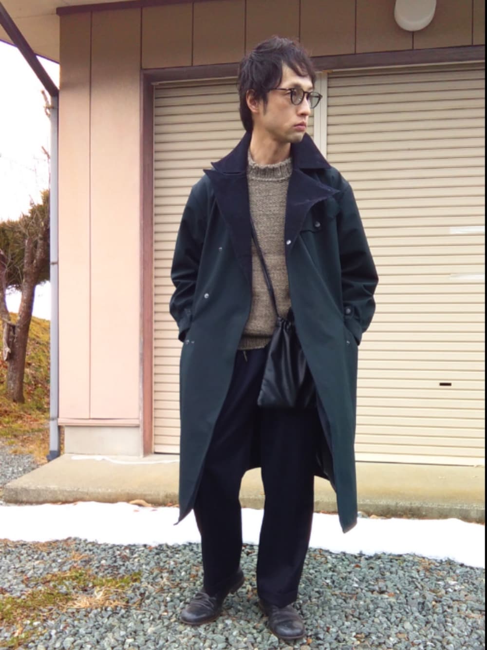 「冬コーデ、ロングコート、メンズファッション、お洒落さんとつながりたい、今日のコーデ、大人カジュアル、休日コーデ、スラックス、いいね、save、フォローお願いします🤑、きれいめカジュアル、お出かけコーデ」｜「LOUNGE LIZARDのアイテム（ニット/セーター、グレー系）」を使った、coen5910emさん（メンズ・168cm）の冬コーディネートの1枚目の写真
