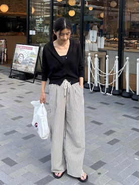「reca（レカ）の無地/ストライプエンボス加工イージーパンツ（その他パンツ、ブルー系）」を使った、eriさん（レディース・163cm）の夏コーディネート