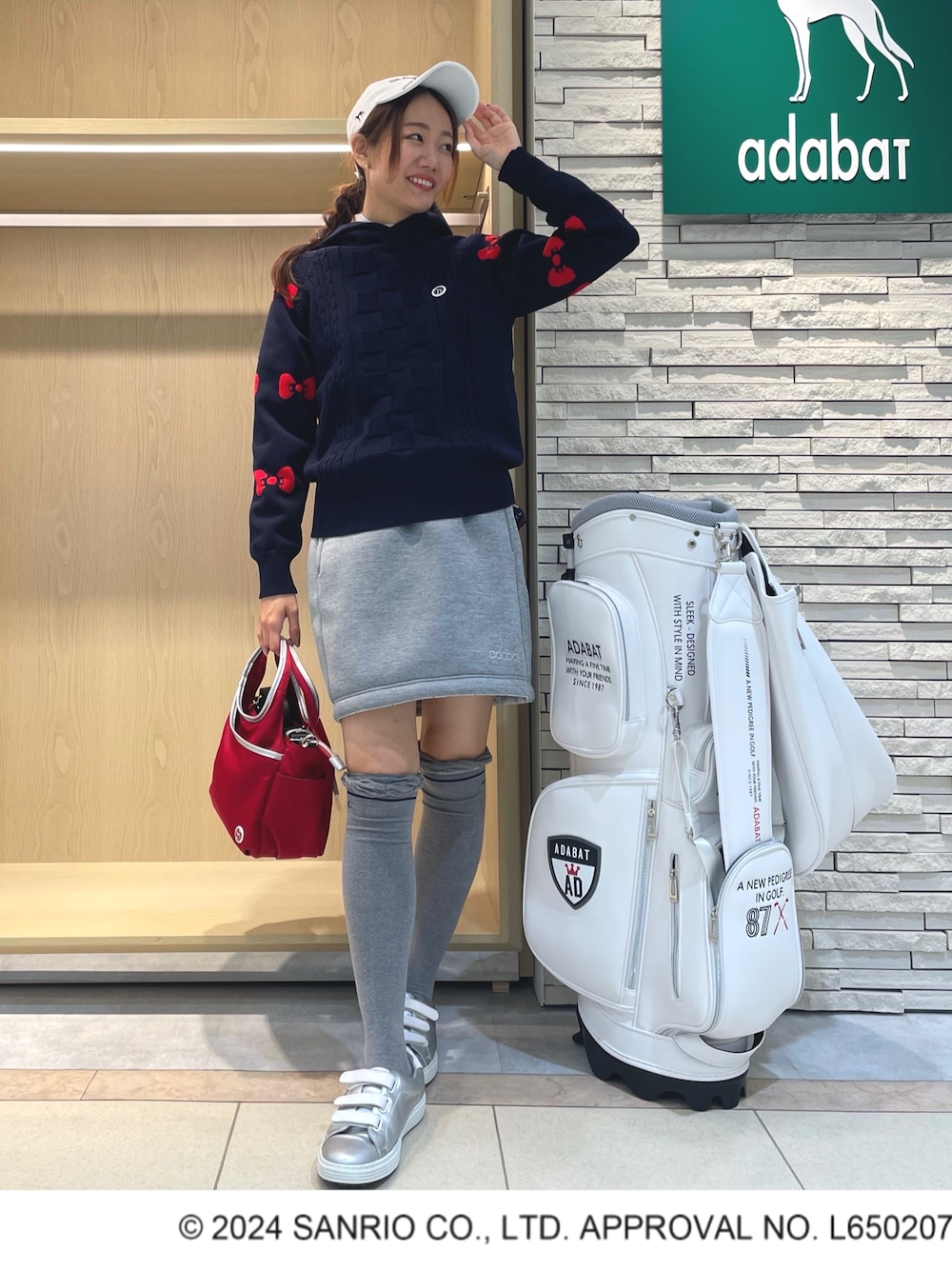 「アダバット、adabat、ゴルフ、ゴルフウェア、スポーツ、スポーツウェア、ハローキティ」｜「adabatのハローキティ バックデザインあり 長袖フーディ（パーカー、ブルー系）」を使った、Hさん（レディース・160cm）の秋コーディネートの1枚目の写真