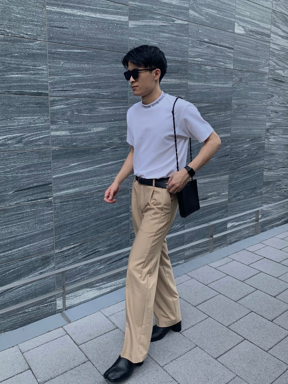 「足袋ブーツ、キレイめ、ブーツ、休日スタイル、白Tシャツ、シンプル、夏コーデ、タックイン」｜「Acne StudiosのAcne Studios Navid Logo-Print Stretch-Jersey T-Shirt（Tシャツ/カットソー、ホワイト系）」を使った、Choi さん（メンズ・177cm）の夏コーディネートの1枚目の写真