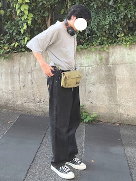 「アイテム（PC・スマホグッズ/家電、ブラック系）」を使った、山下さん（メンズ・170cm）の夏コーディネート