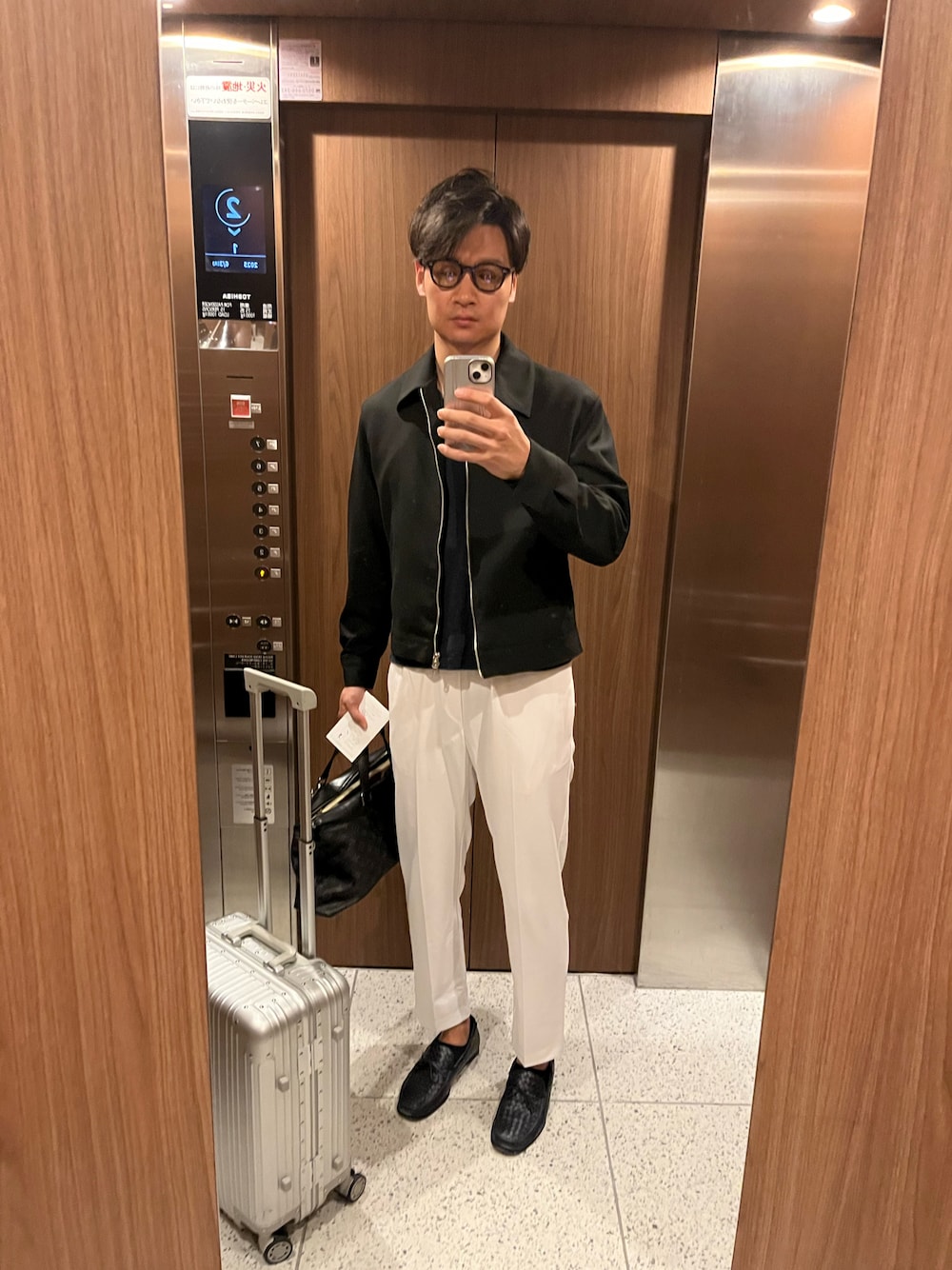 「BOTTEGA VENETAのアイテム（ローファー、ブルー系）」を使った、白パン族さん（メンズ・186cm）の夏コーディネートの1枚目の写真