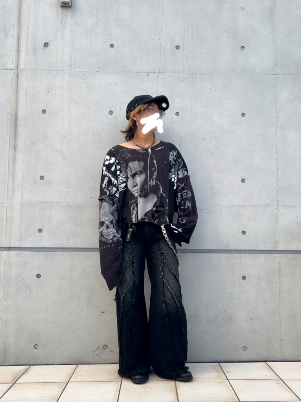 「秋服準備はじめました、ootd、今日のコーデ、低身長、低身長コーデ、短丈、フレアパンツ、いいね、save、フォローお願いします🤑、お洒落さんとつながりたい」｜「HAREの【UNDERGROUND MODE】ウェーブフリンジデニムパンツ(HARE)（デニムパンツ、ブラック系）」を使った、ｓｕｍｉｉｉｉｉさん（メンズ・165cm）の秋コーディネートの1枚目の写真