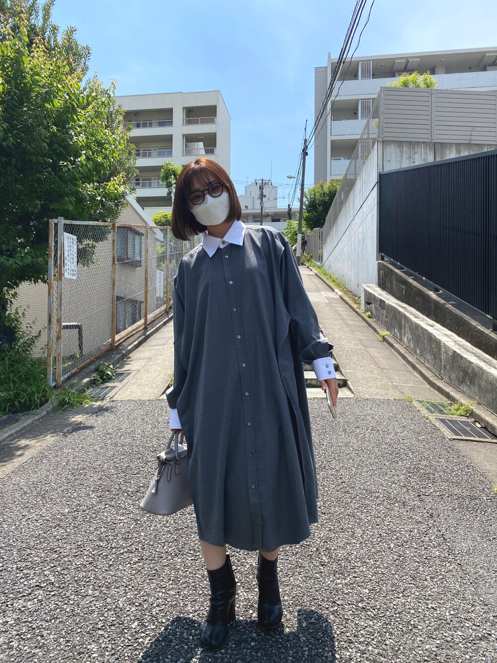 「Maison Margiela、ワンピース、ワンピースコーデ、Moscot、MOSCOT Lemtosh、サングラス、シンプル、ボブ、メゾンマルジェラ」｜「Maison Margielaのアイテム（ワンピース、グレー系）」を使った、mipoさん（レディース・162cm）の夏コーディネートの1枚目の写真