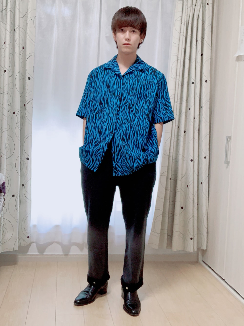 「お出かけコーデ、柄シャツ、ゼブラ柄、青、オープンカラーシャツ」｜「WE11DONEのアイテム（シャツ/ブラウス、ブルー系）」を使った、たかさん（メンズ・172cm）の夏コーディネートの1枚目の写真