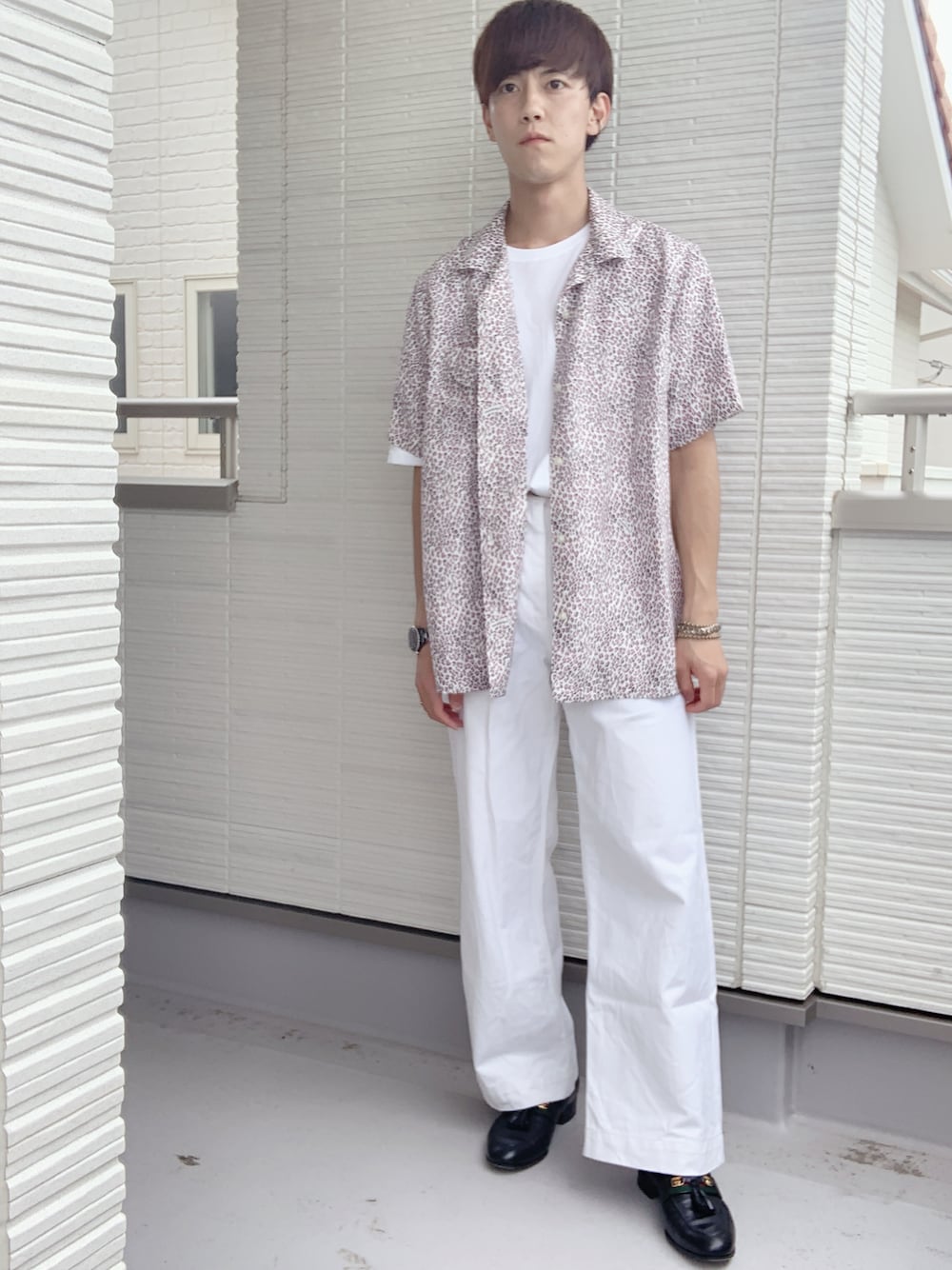 「夏コーデ、カジュアル、いいね、save、フォローお願いします🤑、デニム、シャツコーデ、ワイドデニム」｜「Supreme のアイテム（シャツ/ブラウス、ホワイト系）」を使った、たかさん（メンズ・172cm）の夏コーディネートの1枚目の写真