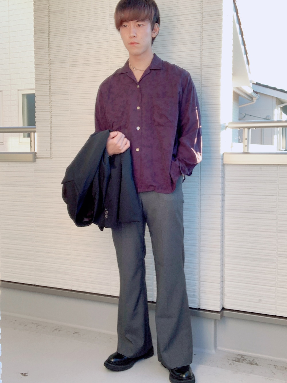 「秋服、きれいめカジュアル、パープル、キレイめ、柄シャツ、URU」｜「URUのアイテム（シャツ/ブラウス、パープル系）」を使った、たかさん（メンズ・172cm）の秋コーディネートの1枚目の写真