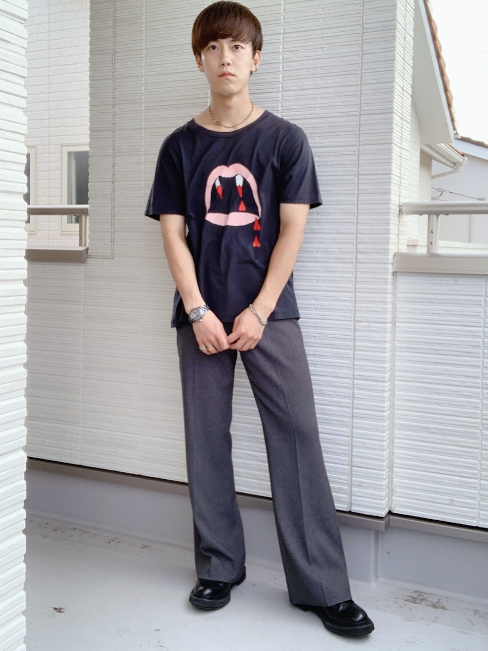 「モノトーンコーデ、おしゃれさんと繋がりたい、ワイドパンツ、いいね、save、フォローお願いします🤑、サンローランパリ、アクセサリー、今日のコーデ」｜「SAINT LAURENT PARISのアイテム（Tシャツ/カットソー、ブラック系）」を使った、たかさん（メンズ・172cm）の夏コーディネートの1枚目の写真