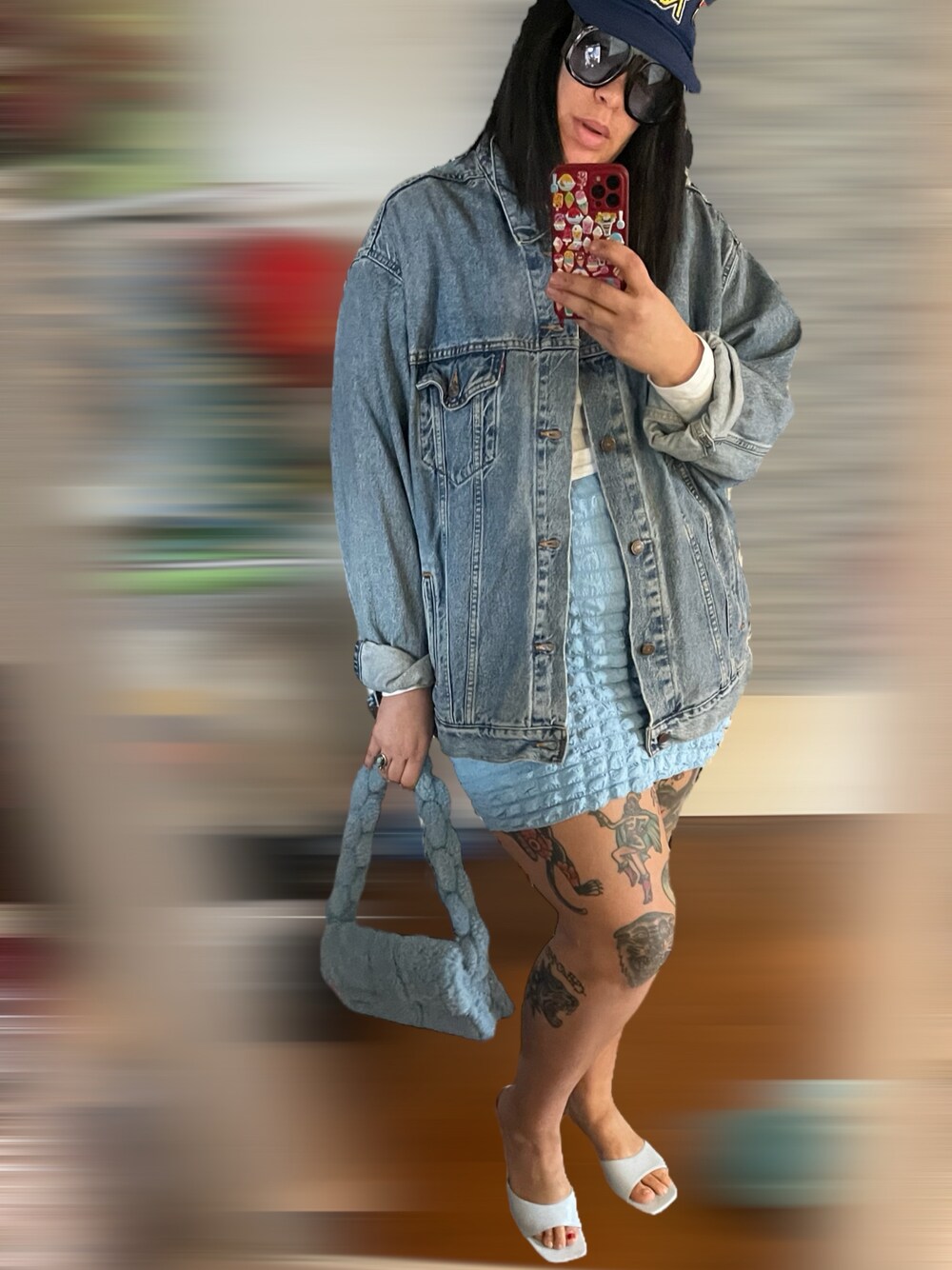 「blue、JACQUEMUS、ootd、STYLE、vintage、Levis、Skirt style、tattoo、WEARBOOKエントリー、woman、mom、Portland、vintage style」｜「Levi'sのアイテム（デニムジャケット、ブルー系）」を使った、Ashley Thorntonさん（レディース・180cm）の春コーディネートの1枚目の写真