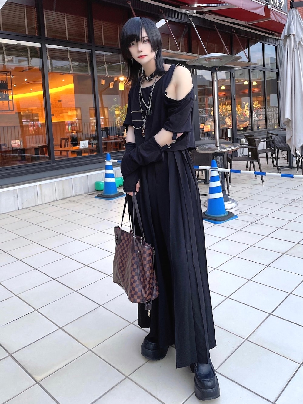 「秋ルック紹介するよ、休日コーデ、おしゃれさんと繋がりたい、メンズファッション、カジュアル、モード、オールブラック、袴パンツ、ブーツ、ジェンダーレス、アームカバー、肩あき、ユニセックス、ヴィジュアル系、いいね、save、フォローお願いします🤑」｜「CIVARIZEの『CIVARIZE』パンクロンT＆ボーダータンク2Pセット（Tシャツ/カットソー、ブラック系）」を使った、NO NAMEさん（メンズ・176cm）の秋コーディネートの1枚目の写真