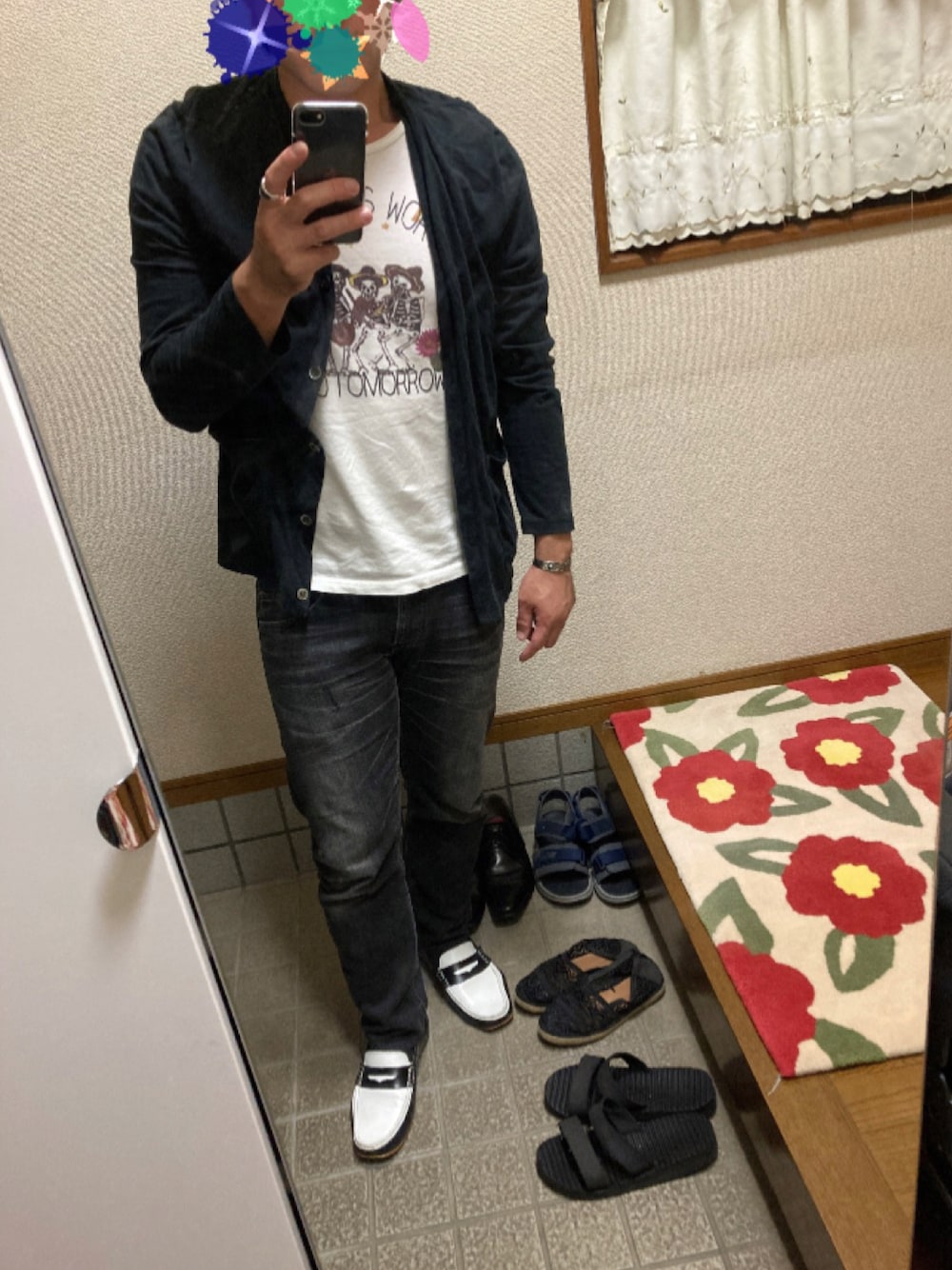 「だから秋服が好き、シンプル、秋のコーデ、カーディガン×Tシャツ、レアセル、今日のコーデ、白黒コーデ、Leeデニム、グレンフォード、ラリースミス、ゴローズ、curly」｜「rehacerのアイテム（Tシャツ/カットソー、ホワイト系）」を使った、かずきんさん（メンズ・170cm）の秋コーディネートの1枚目の写真