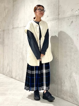 「アイテム（ダウンベスト）」を使った、アサミさん（レディース・163cm）の秋コーディネート