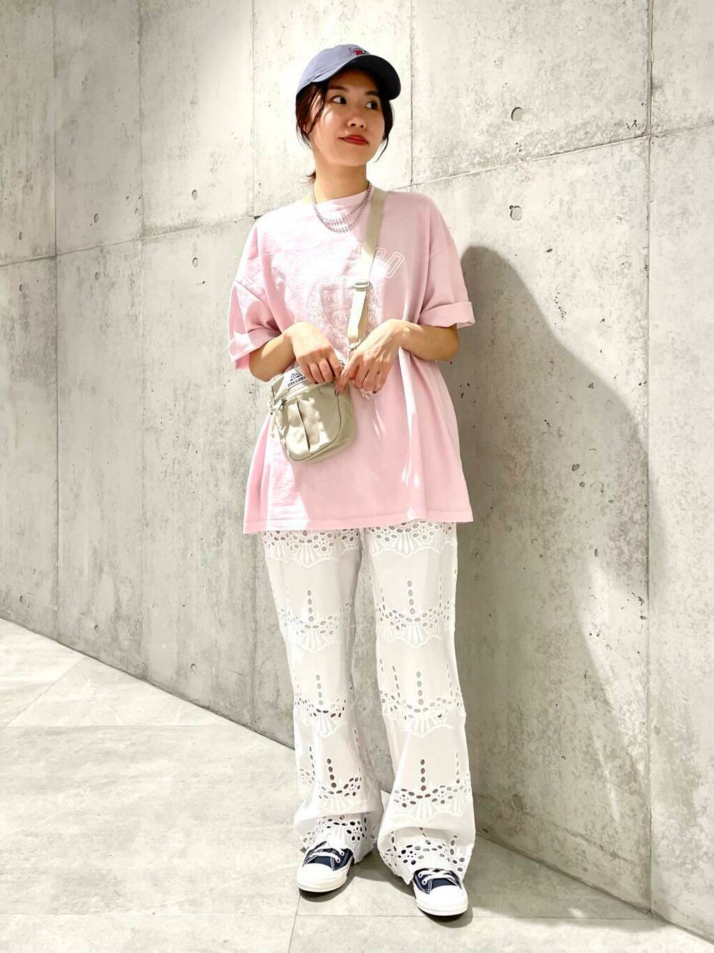 「カジュアル、スポーツミックス、ママコーデ、SonnyLabel、春コーデ、サニーレーベル、夏コーデ、newarrival、休日スタイル、フェスコーデ、30代、ママファッション、淡色コーデ、旅行コーデ、骨格ウェーブ」｜「CONVERSE ALL STARのCONVERSE　ALL STAR WASHED CANVAS OX（スニーカー、ブルー系）」を使った、アサミさん（レディース・163cm）の春コーディネートの1枚目の写真