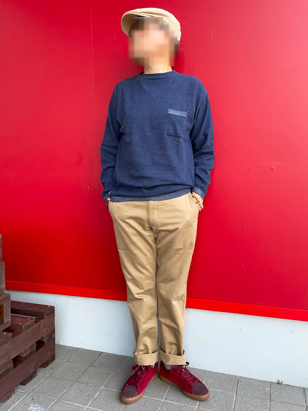「だから秋服が好き、ハンチング、インディゴニット、チノパン、スウェードスニーカー、GU、UNIQLO、PUMA」｜「UNIQLOのチノパン（チノパンツ、ベージュ系）」を使った、Yukioさん（メンズ・173cm）の秋コーディネートの1枚目の写真