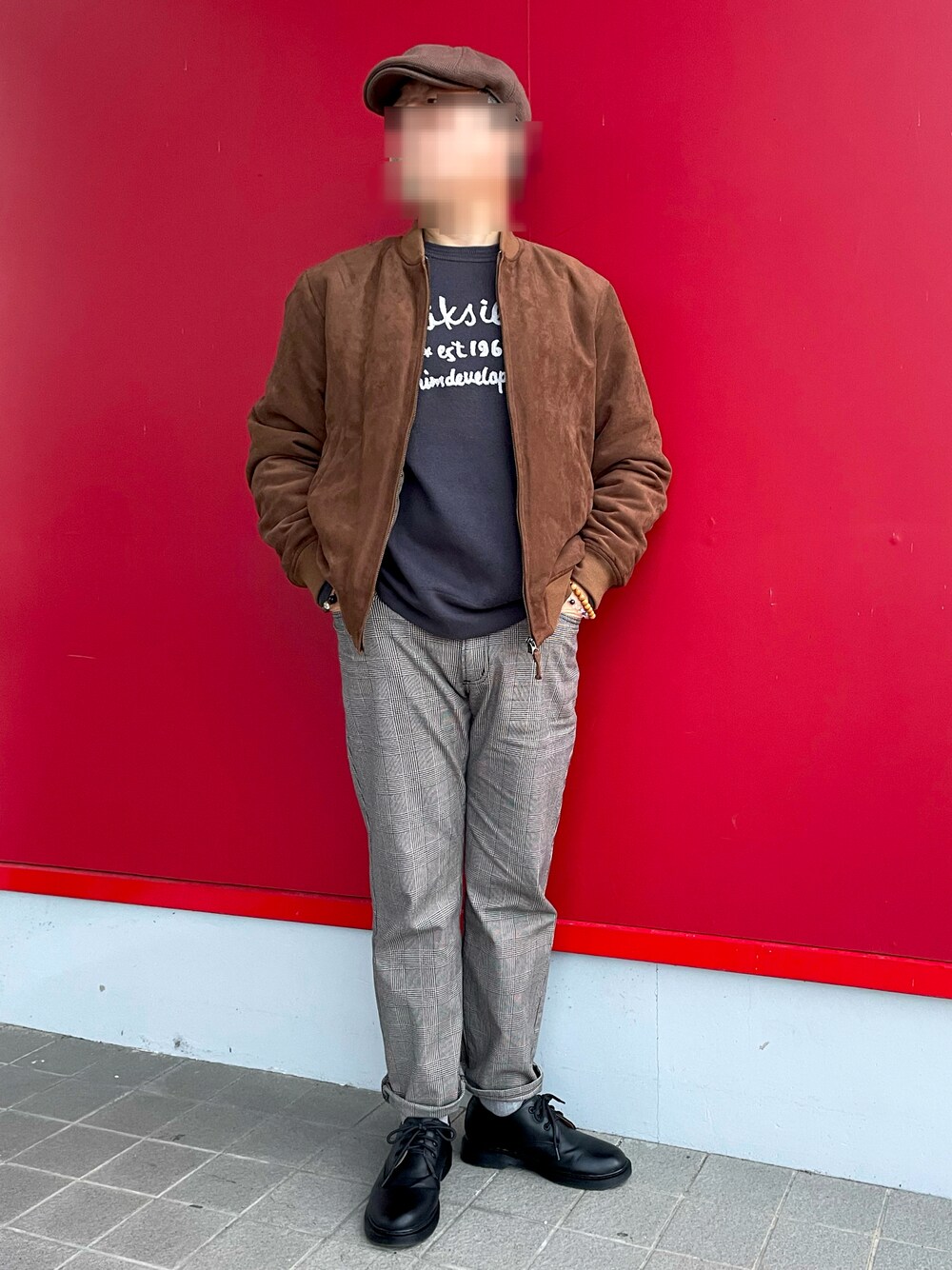 「MA-1、MA-1ジャケット、MA-1コーデ、ロゴニット、グレンチェックパンツ、ハンチング、ポストマンシューズ、まだまだ寒い、差し色(ピンク)、UNIQLO、TK MIXPICE、Quiksilver、Wrangler、back number、きれいめカジュアル」｜「Wranglerのアイテム（その他パンツ、グレー系）」を使った、Yukioさん（メンズ・173cm）の春コーディネートの1枚目の写真