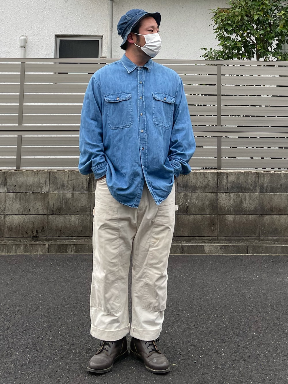 「デニムハット、ハット、セーラーハット、デニムシャツ、ダンガリーシャツ、ペインターパンツ、ダブルニー、ホワイトペインターパンツ、生成り、囚人、ブーツ、古着、ワークスタイル、ラウンドハウス、SEARS」｜「ROUND HOUSEのアイテム（パンツ、ホワイト系）」を使った、ヒ●ユキ【京都人】さん（メンズ・178cm）の秋コーディネートの1枚目の写真