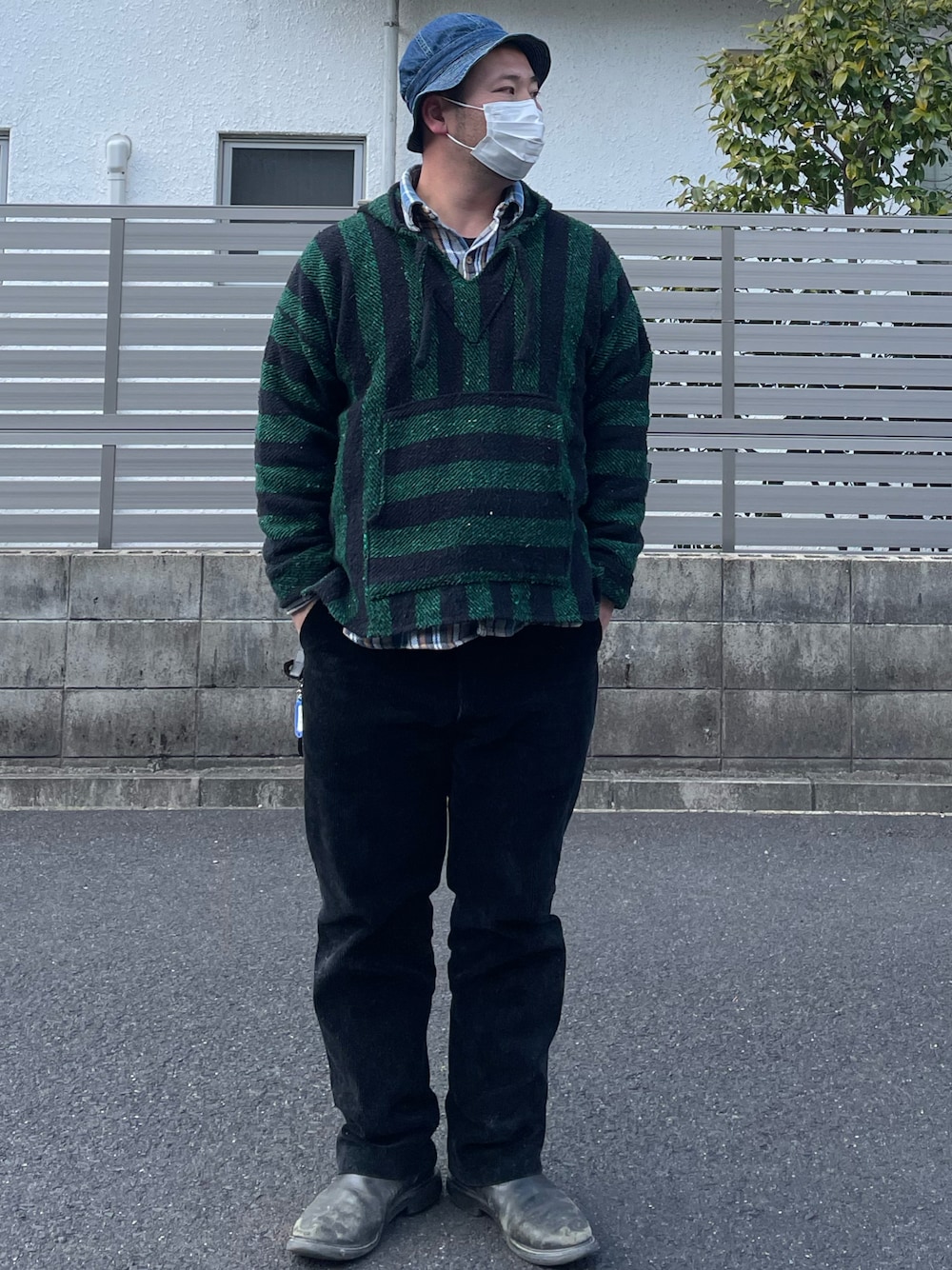 「ハット、デニムハット、ネルシャツ、チェックシャツ、パーカー、メキシカンパーカー、ロガーパンツ、木こり、ブーツ、ペコスブーツ、コーデュロイ、古着、レッドウィング、オーバーサイズ、ワークスタイル」｜「no brandのアイテム（ハット、ブルー系）」を使った、ヒ●ユキ【京都人】さん（メンズ・178cm）の春コーディネートの1枚目の写真