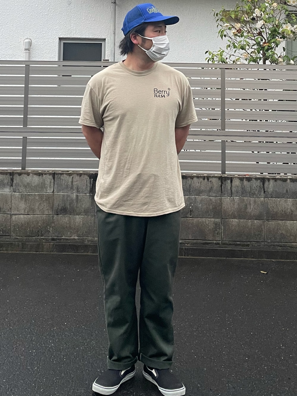 キャップを使った「オリーブグリーン」のメンズ人気ファッション