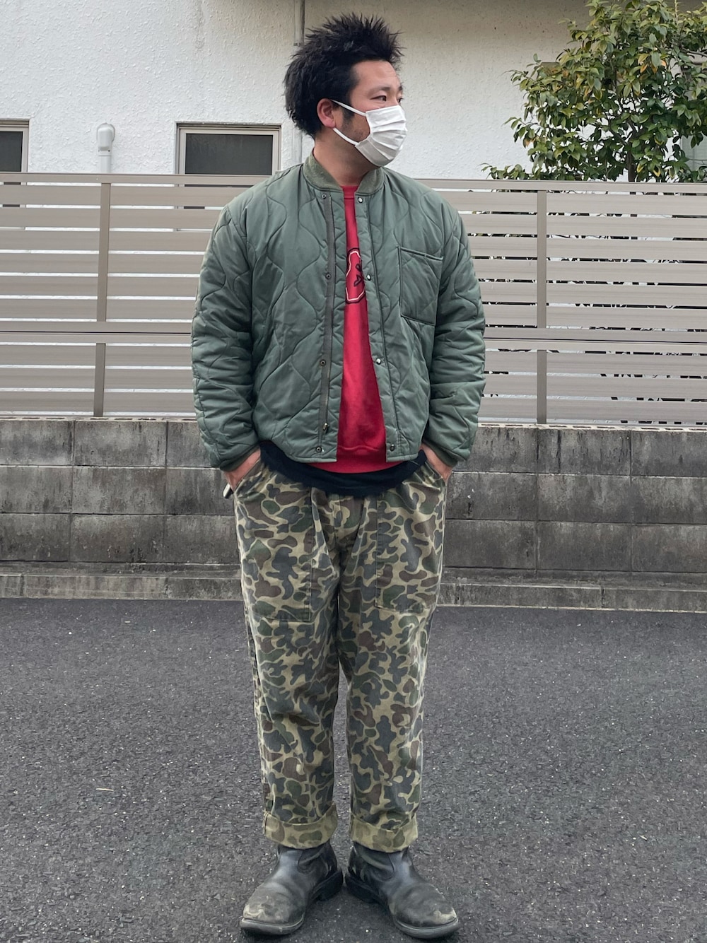 「ライナージャケット、米軍、キルティングジャケット、cwu-9p、KAPPA、迷彩、カモフラパンツ、迷彩パンツ、ハンティングパンツ、古着、ペコスブーツ、レッドウィング、オーバーサイズ、スウェット、ロールアップ」｜「no brandのアイテム（カーゴパンツ、その他）」を使った、ヒ●ユキ【京都人】さん（メンズ・178cm）の春コーディネートの1枚目の写真