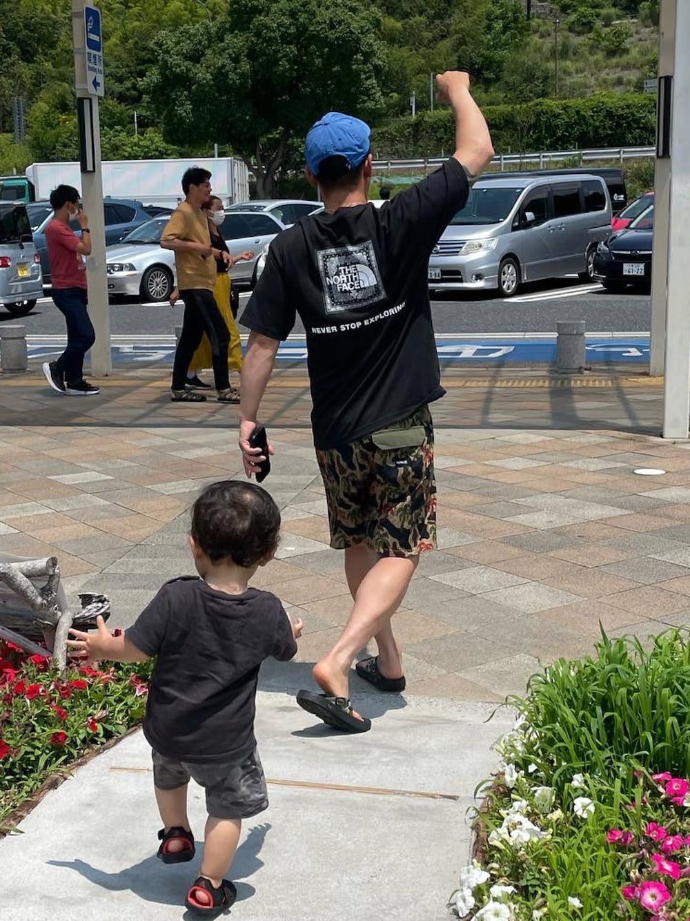 「夏コーデ、サーフスタイル」｜「THE NORTH FACEのアイテム（Tシャツ/カットソー、ブラック系）」を使った、😸にゃおき😸さん（メンズ・170cm）の夏コーディネートの1枚目の写真