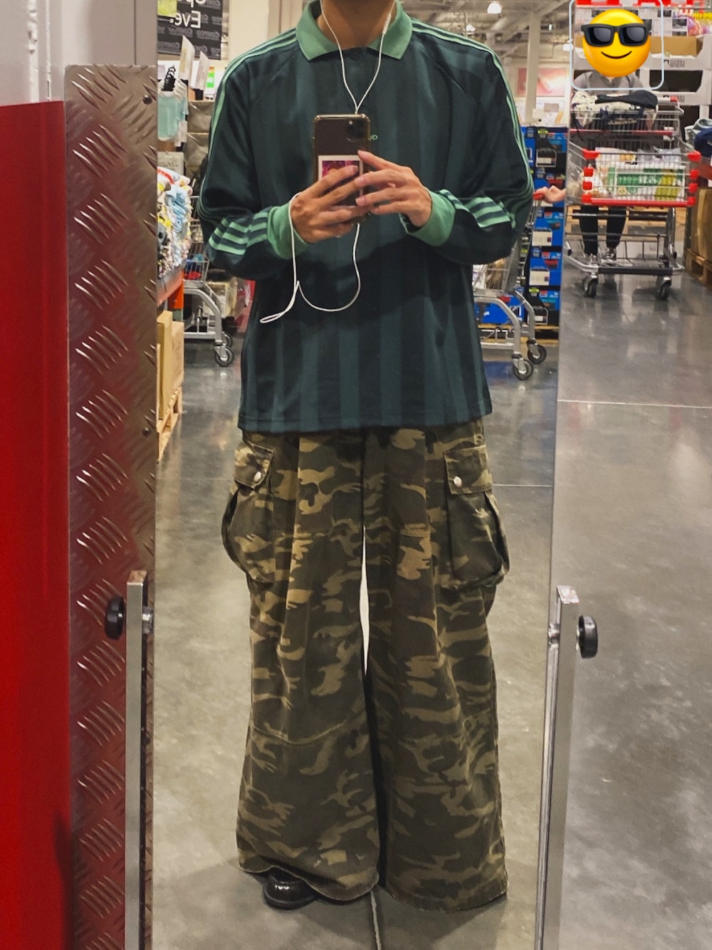 「adidas、adidas originals、アディダスオリジナルス、アディダス、お出かけコーデ、夏コーデ、今日のコーデ、おしゃれさんと繋がりたい、ootd、ポロシャツ、革靴、カーゴパンツ、カモフラパンツ、ハルタ(HARUTA)、メガネ男子」｜「adidasのadidas アディダス M LS JERSEY(FB) ロングスリーブ IW3243 MINERALGREEN（Tシャツ/カットソー、グリーン系）」を使った、あっかーさん（メンズ・170cm）の夏コーディネートの1枚目の写真