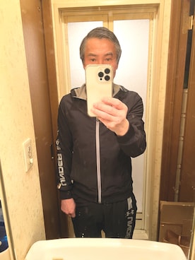 「UNDER ARMOUR（アンダーアーマー）のアイテム（ジャケット/アウター）」を使った、バツ1 独身おしゃれ大好きオヤジさん（メンズ・173cm）の春コーディネート