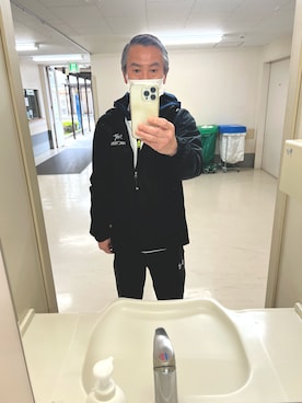 「ARC'TERYX（アークテリクス）のアイテム（トップス）」を使った、バツ1 独身おしゃれ大好きオヤジさん（メンズ・173cm）の春コーディネート