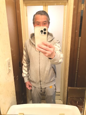 「off white（オフホワイト）のアイテム（ジャケット/アウター）」を使った、バツ1 独身おしゃれ大好きオヤジさん（メンズ・173cm）の春コーディネート