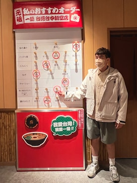 「plain-me（プレインミー）のアイテム（マウンテンパーカー）」を使った、董奕辰さん（メンズ・172cm）の秋コーディネート