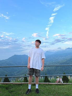 「plain-me（プレインミー）のアイテム（カーゴパンツ）」を使った、董奕辰さん（メンズ・172cm）の夏コーディネート