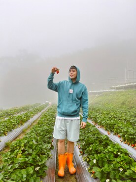 「plain-me（プレインミー）のアイテム（カーゴパンツ）」を使った、董奕辰さん（メンズ・172cm）の冬コーディネート