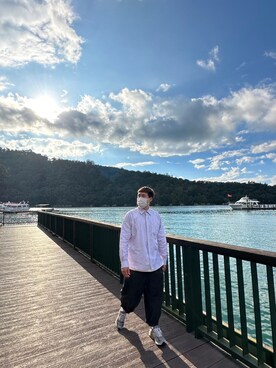 「plain-me（プレインミー）のアイテム（トップス）」を使った、董奕辰さん（メンズ・172cm）の秋コーディネート