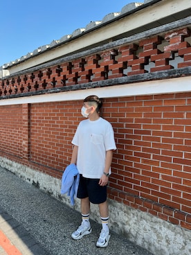 「plain-me（プレインミー）のアイテム（カーゴパンツ）」を使った、董奕辰さん（メンズ・172cm）の春コーディネート