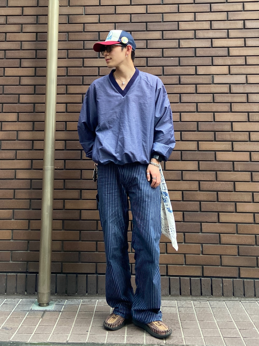 「Lee、ナイロンジャケット、ペインターパンツ、ヒステリックグラマー、バンダナ、ウォバッシュ、keen、お出かけコーデ、メンズコーデ、リラックススタイル」｜「panaのアイテム（ナイロンジャケット、ブルー系）」を使った、まっとぅんさん（メンズ・175cm）の夏コーディネートの1枚目の写真