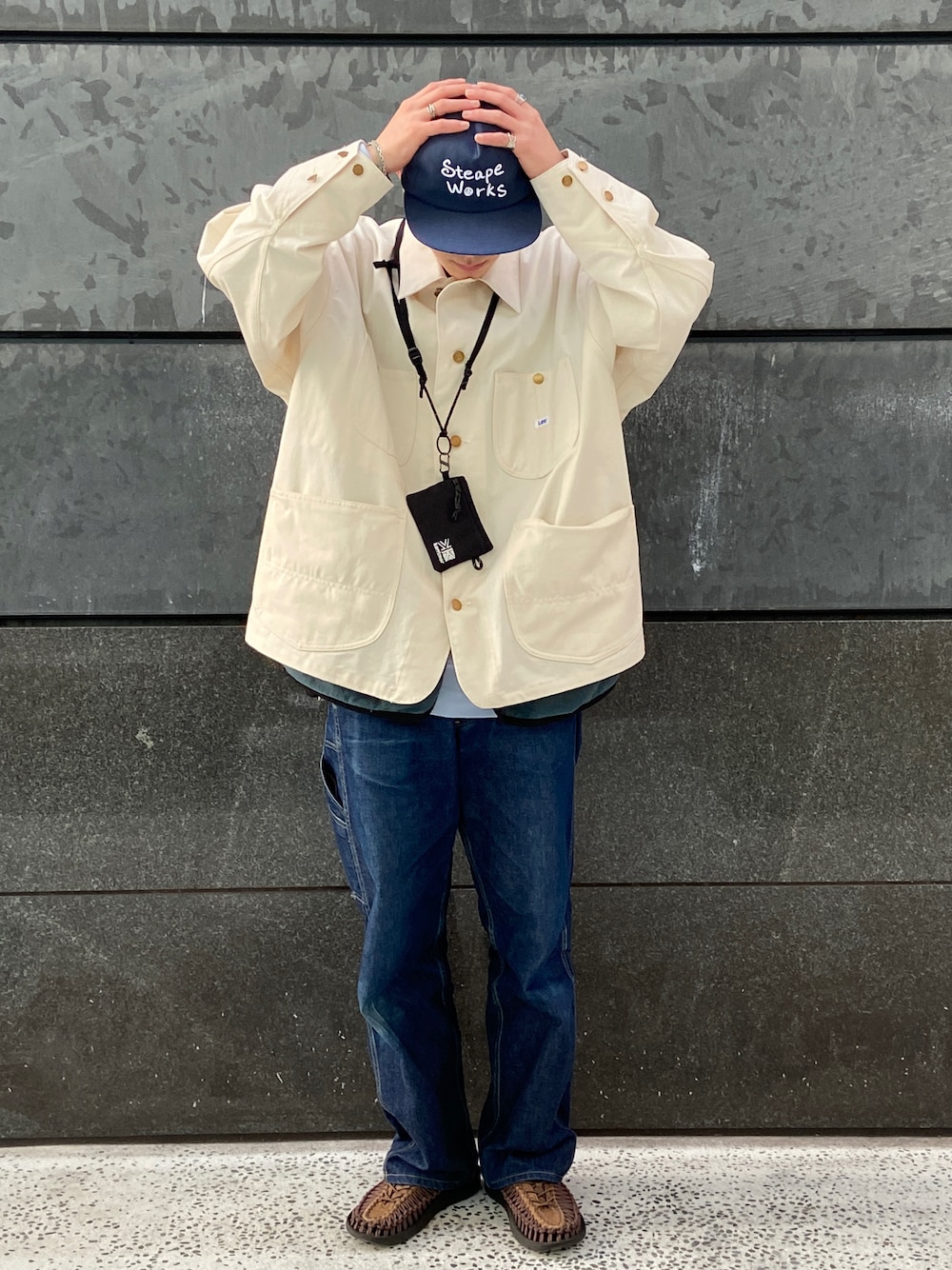 「春服デビュー宣言、デニム、カバーオール、LEE、keen」｜「steapのアイテム（キャップ、ブルー系）」を使った、まっとぅんさん（メンズ・175cm）の春コーディネートの1枚目の写真