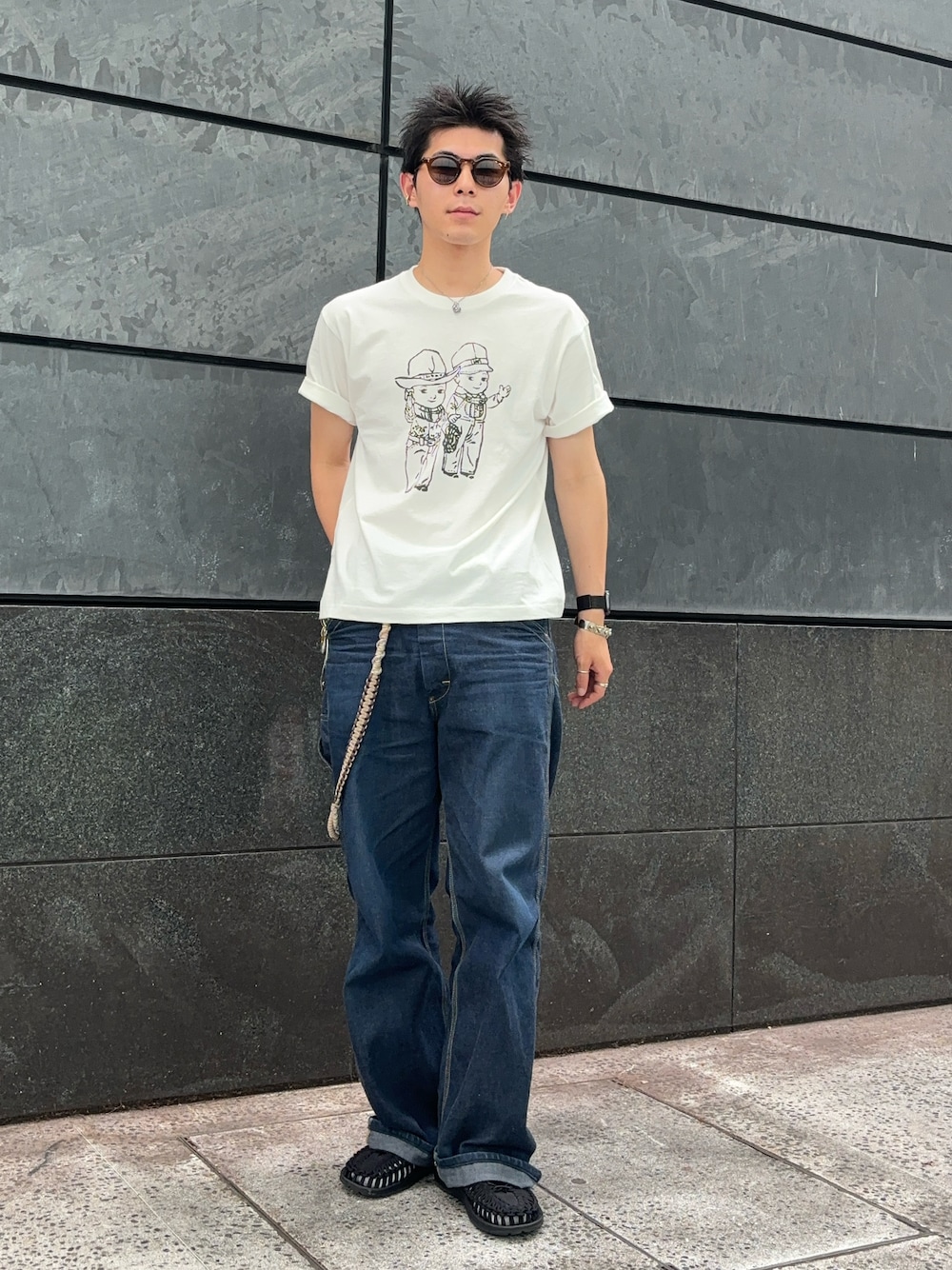 「デニム、LEE、keen、今日のコーデ、WEARタイアップ」｜「Leeのアイテム（Tシャツ/カットソー、ホワイト系）」を使った、まっとぅんさん（メンズ・175cm）の夏コーディネートの1枚目の写真